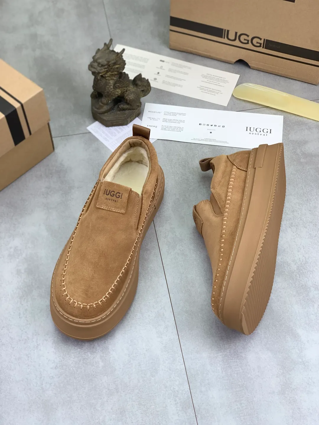 Men's men's shoes 💰P580 New arrival 🆕🆕🆕 IUGGI men's shoes slip-on loafers British style fashionable retro casual sneakers Convenient, comfortable, casual, versatile style Wool lining is comfortable and warm Rubber outsole Non-slip and firm Size: 39-44 Three colors 8731-8